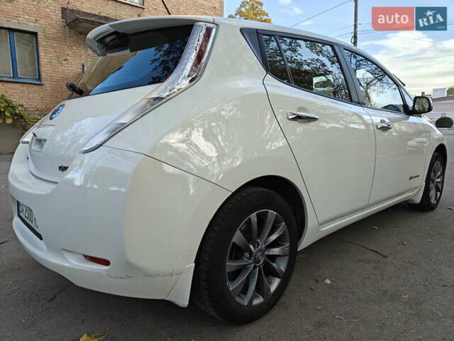 Белый Ниссан Лиф, объемом двигателя 0 л и пробегом 118 тыс. км за 7599 $, фото 7 на Automoto.ua