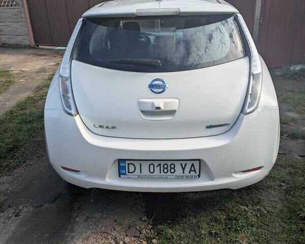 Белый Ниссан Лиф, объемом двигателя 0 л и пробегом 124 тыс. км за 5300 $, фото 10 на Automoto.ua