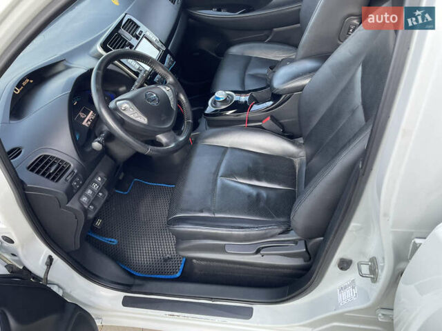 Білий Ніссан Ліф, об'ємом двигуна 0 л та пробігом 186 тис. км за 6999 $, фото 25 на Automoto.ua