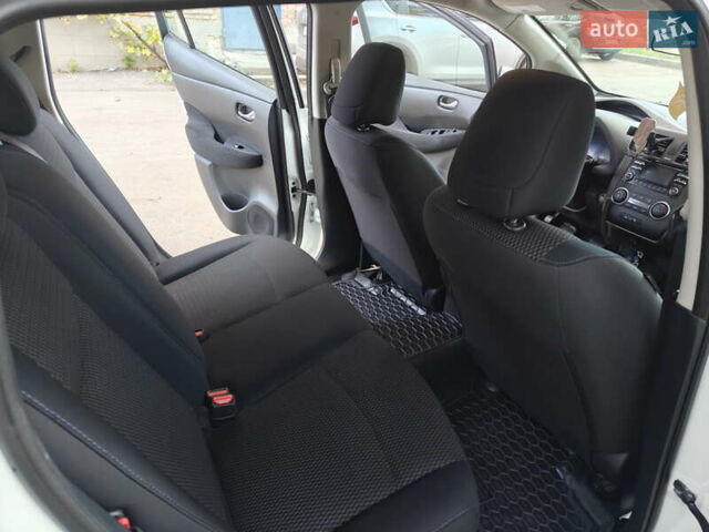 Белый Ниссан Лиф, объемом двигателя 0 л и пробегом 118 тыс. км за 7599 $, фото 40 на Automoto.ua