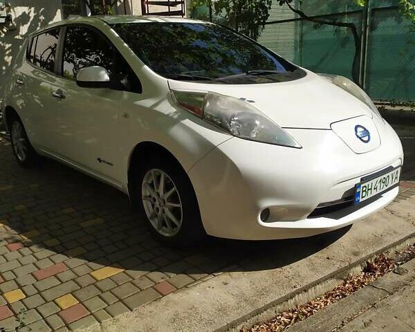 Білий Ніссан Ліф, об'ємом двигуна 0 л та пробігом 191 тис. км за 6700 $, фото 4 на Automoto.ua