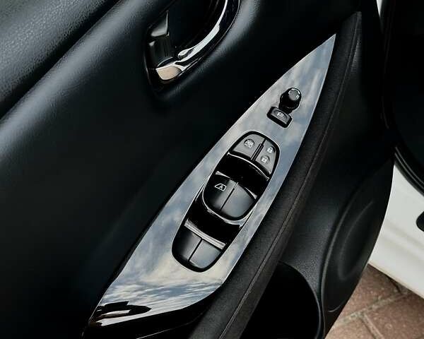 Білий Ніссан Ліф, об'ємом двигуна 0 л та пробігом 96 тис. км за 7950 $, фото 45 на Automoto.ua