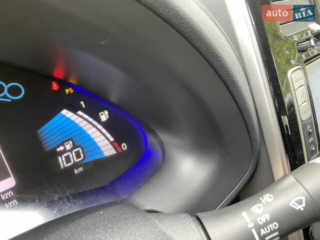 Белый Ниссан Лиф, объемом двигателя 0 л и пробегом 148 тыс. км за 5999 $, фото 21 на Automoto.ua