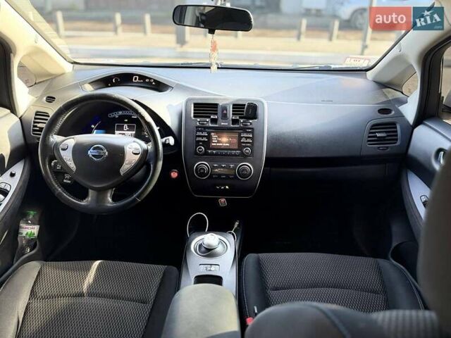 Білий Ніссан Ліф, об'ємом двигуна 0 л та пробігом 60 тис. км за 7500 $, фото 10 на Automoto.ua
