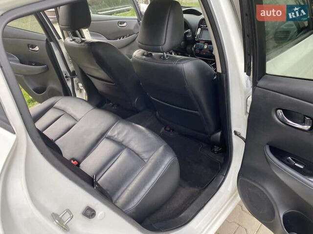 Белый Ниссан Лиф, объемом двигателя 0 л и пробегом 83 тыс. км за 7499 $, фото 15 на Automoto.ua