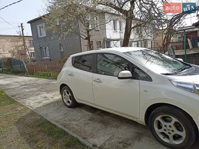 Белый Ниссан Лиф, объемом двигателя 0 л и пробегом 238 тыс. км за 6200 $, фото 4 на Automoto.ua