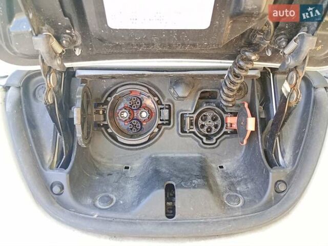 Белый Ниссан Лиф, объемом двигателя 0 л и пробегом 96 тыс. км за 7500 $, фото 11 на Automoto.ua