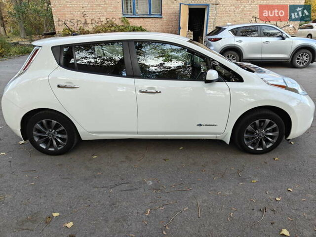 Белый Ниссан Лиф, объемом двигателя 0 л и пробегом 118 тыс. км за 7599 $, фото 3 на Automoto.ua