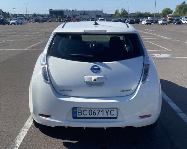 Белый Ниссан Лиф, объемом двигателя 0 л и пробегом 119 тыс. км за 6350 $, фото 3 на Automoto.ua