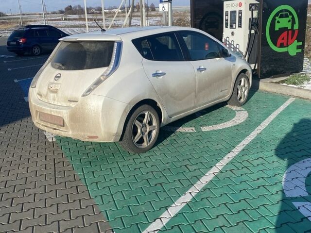 Белый Ниссан Лиф, объемом двигателя 0 л и пробегом 83 тыс. км за 7250 $, фото 3 на Automoto.ua