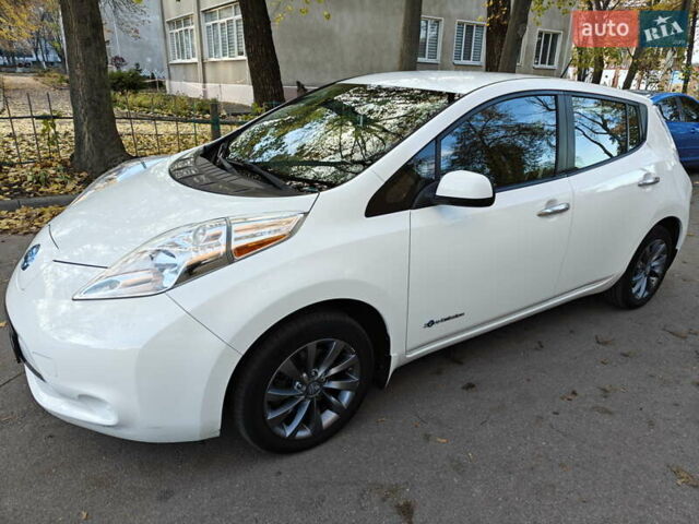 Белый Ниссан Лиф, объемом двигателя 0 л и пробегом 118 тыс. км за 7599 $, фото 13 на Automoto.ua