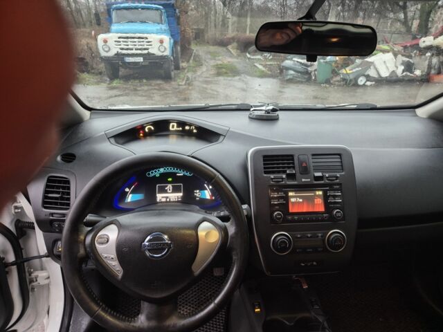 Белый Ниссан Лиф, объемом двигателя 0 л и пробегом 158 тыс. км за 6300 $, фото 7 на Automoto.ua