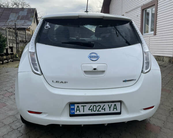 Белый Ниссан Лиф, объемом двигателя 0 л и пробегом 118 тыс. км за 6400 $, фото 8 на Automoto.ua