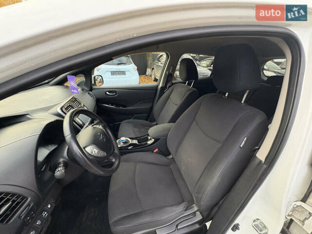 Белый Ниссан Лиф, объемом двигателя 0 л и пробегом 122 тыс. км за 6200 $, фото 19 на Automoto.ua