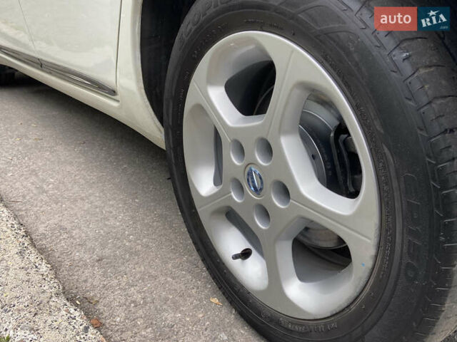 Белый Ниссан Лиф, объемом двигателя 0 л и пробегом 223 тыс. км за 5900 $, фото 22 на Automoto.ua