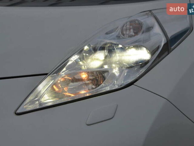 Белый Ниссан Лиф, объемом двигателя 0 л и пробегом 124 тыс. км за 5800 $, фото 37 на Automoto.ua