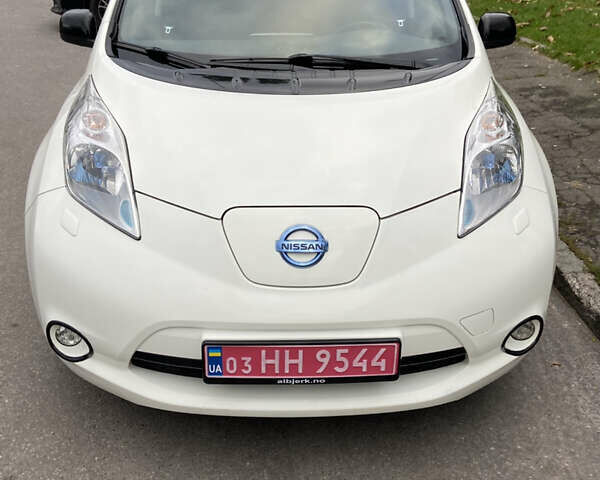 Белый Ниссан Лиф, объемом двигателя 0 л и пробегом 223 тыс. км за 5900 $, фото 7 на Automoto.ua