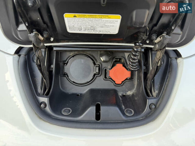 Белый Ниссан Лиф, объемом двигателя 0 л и пробегом 144 тыс. км за 7250 $, фото 29 на Automoto.ua