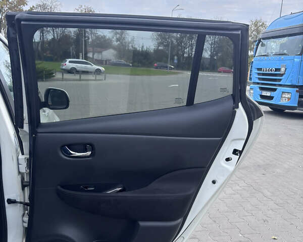 Белый Ниссан Лиф, объемом двигателя 0 л и пробегом 145 тыс. км за 6799 $, фото 18 на Automoto.ua