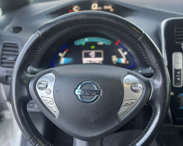 Білий Ніссан Ліф, об'ємом двигуна 0 л та пробігом 127 тис. км за 6450 $, фото 17 на Automoto.ua