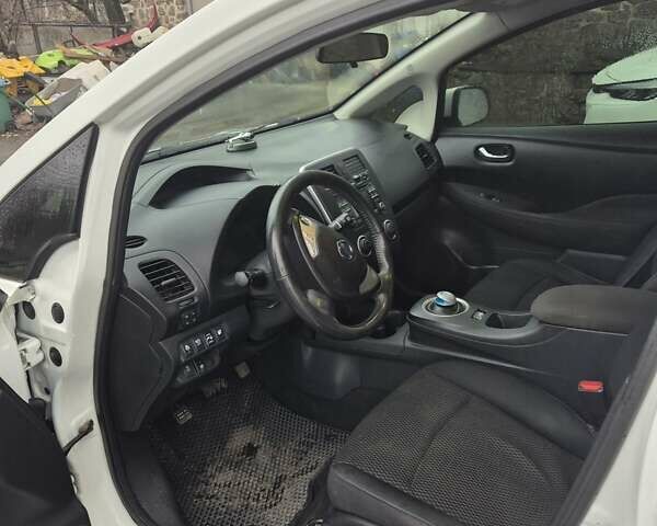 Белый Ниссан Лиф, объемом двигателя 0 л и пробегом 159 тыс. км за 6300 $, фото 1 на Automoto.ua