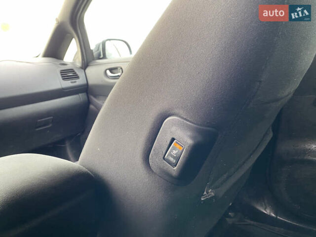 Белый Ниссан Лиф, объемом двигателя 0 л и пробегом 140 тыс. км за 5450 $, фото 23 на Automoto.ua