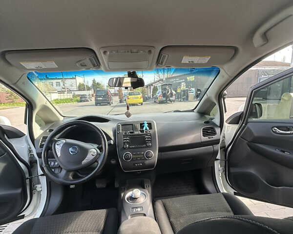 Белый Ниссан Лиф, объемом двигателя 0 л и пробегом 93 тыс. км за 6999 $, фото 12 на Automoto.ua