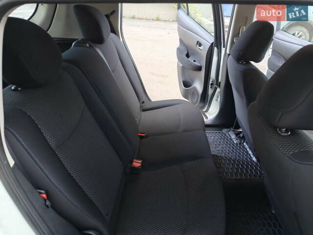 Белый Ниссан Лиф, объемом двигателя 0 л и пробегом 118 тыс. км за 7599 $, фото 41 на Automoto.ua