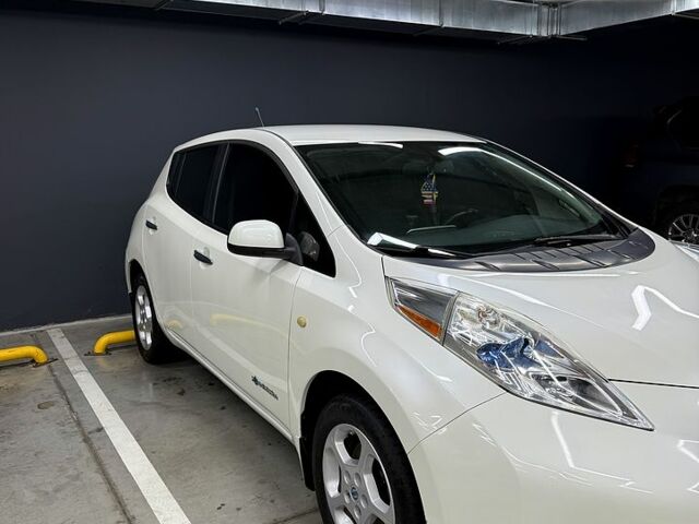 Белый Ниссан Лиф, объемом двигателя 80 л и пробегом 290 тыс. км за 5950 $, фото 1 на Automoto.ua