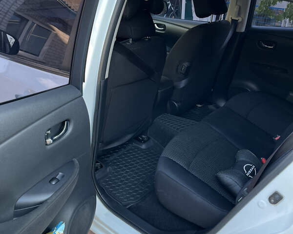 Белый Ниссан Лиф, объемом двигателя 0 л и пробегом 156 тыс. км за 6700 $, фото 7 на Automoto.ua