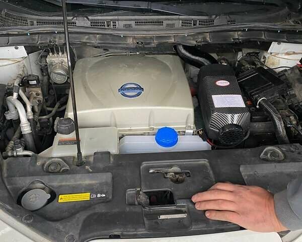 Білий Ніссан Ліф, об'ємом двигуна 0 л та пробігом 164 тис. км за 6600 $, фото 10 на Automoto.ua