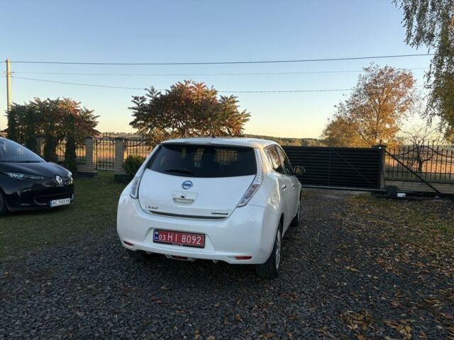 Белый Ниссан Лиф, объемом двигателя 0 л и пробегом 117 тыс. км за 6200 $, фото 4 на Automoto.ua