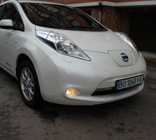 Белый Ниссан Лиф, объемом двигателя 0 л и пробегом 180 тыс. км за 6500 $, фото 36 на Automoto.ua