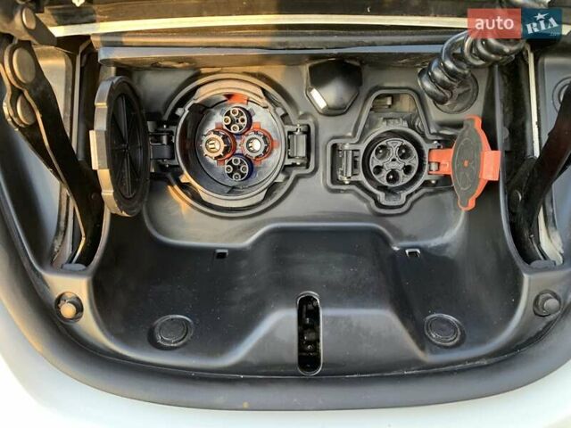 Білий Ніссан Ліф, об'ємом двигуна 0 л та пробігом 145 тис. км за 6950 $, фото 28 на Automoto.ua