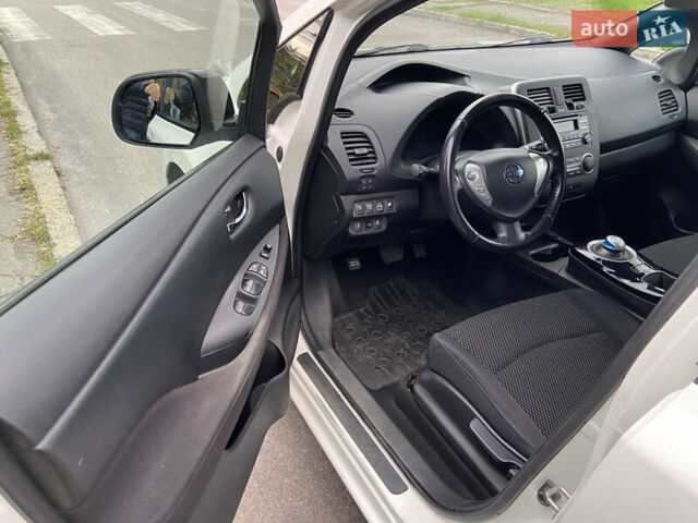 Белый Ниссан Лиф, объемом двигателя 0 л и пробегом 223 тыс. км за 5900 $, фото 14 на Automoto.ua