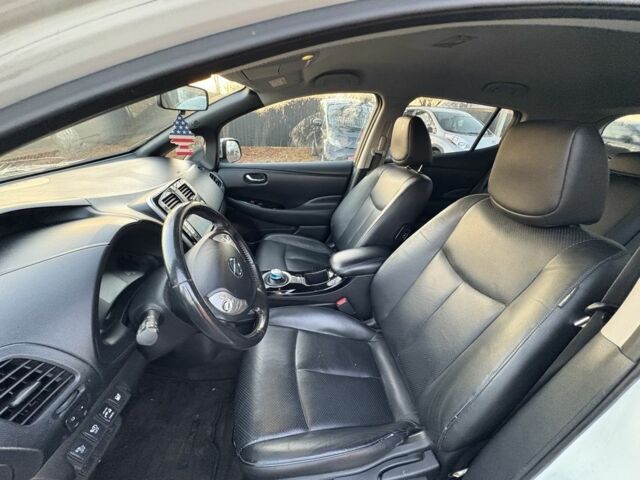 Белый Ниссан Лиф, объемом двигателя 0 л и пробегом 117 тыс. км за 6000 $, фото 20 на Automoto.ua