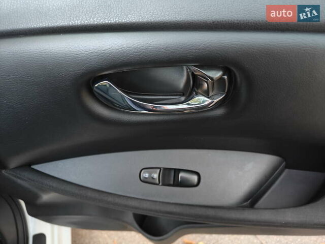 Белый Ниссан Лиф, объемом двигателя 0 л и пробегом 118 тыс. км за 7599 $, фото 46 на Automoto.ua