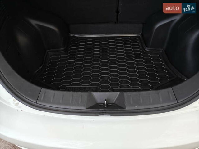 Белый Ниссан Лиф, объемом двигателя 0 л и пробегом 118 тыс. км за 7599 $, фото 58 на Automoto.ua