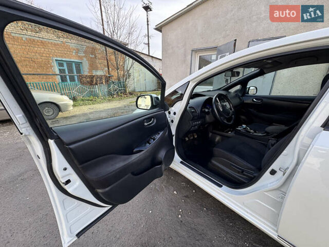 Белый Ниссан Лиф, объемом двигателя 0 л и пробегом 145 тыс. км за 6000 $, фото 2 на Automoto.ua