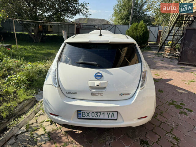 Белый Ниссан Лиф, объемом двигателя 0 л и пробегом 140 тыс. км за 4400 $, фото 3 на Automoto.ua