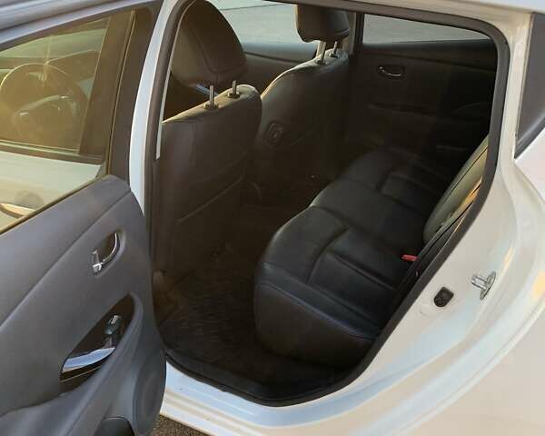 Білий Ніссан Ліф, об'ємом двигуна 0 л та пробігом 145 тис. км за 6950 $, фото 18 на Automoto.ua