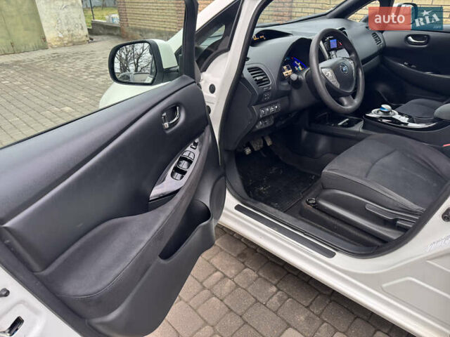 Белый Ниссан Лиф, объемом двигателя 0 л и пробегом 82 тыс. км за 6600 $, фото 11 на Automoto.ua