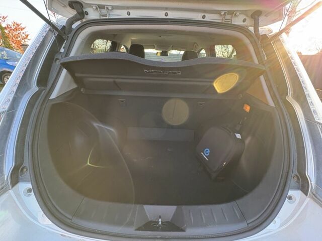 Белый Ниссан Лиф, объемом двигателя 0 л и пробегом 122 тыс. км за 6100 $, фото 15 на Automoto.ua