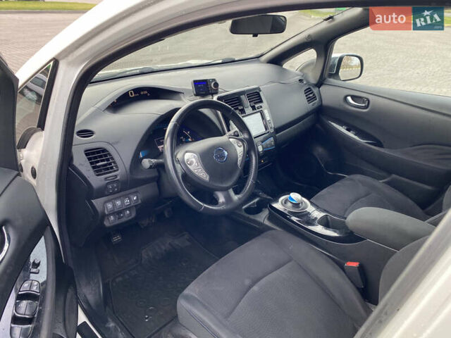 Белый Ниссан Лиф, объемом двигателя 0 л и пробегом 140 тыс. км за 5450 $, фото 12 на Automoto.ua