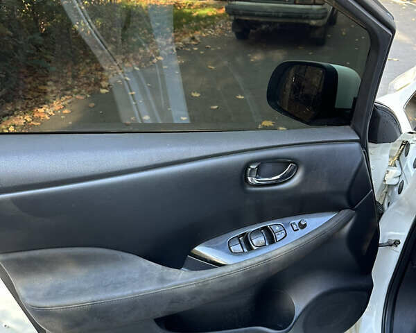 Белый Ниссан Лиф, объемом двигателя 0 л и пробегом 136 тыс. км за 4999 $, фото 11 на Automoto.ua