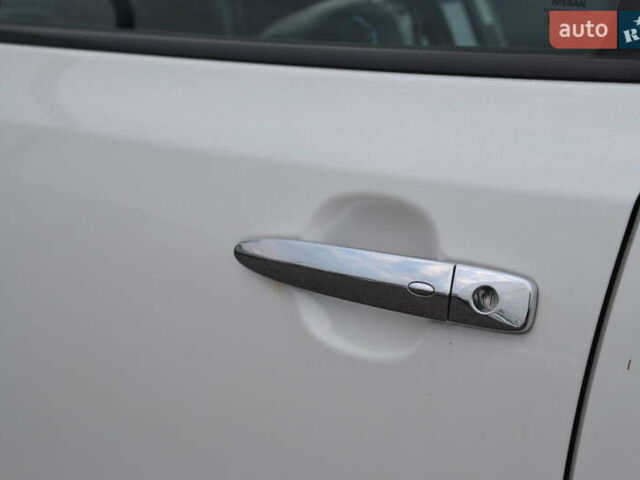 Белый Ниссан Лиф, объемом двигателя 0 л и пробегом 124 тыс. км за 5800 $, фото 40 на Automoto.ua