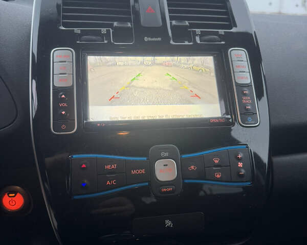 Белый Ниссан Лиф, объемом двигателя 0 л и пробегом 160 тыс. км за 6700 $, фото 11 на Automoto.ua