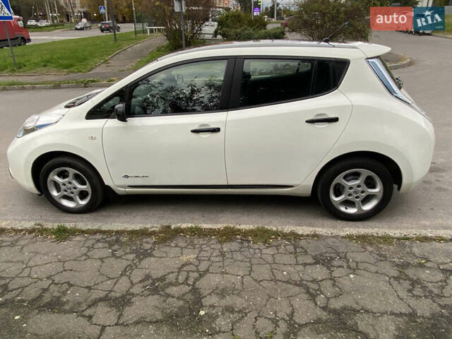 Белый Ниссан Лиф, объемом двигателя 0 л и пробегом 223 тыс. км за 5900 $, фото 1 на Automoto.ua