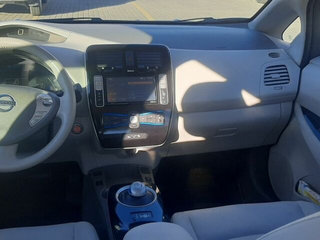 Білий Ніссан Ліф, об'ємом двигуна 0 л та пробігом 154 тис. км за 5600 $, фото 10 на Automoto.ua