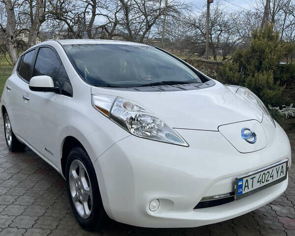 Белый Ниссан Лиф, объемом двигателя 0 л и пробегом 118 тыс. км за 6400 $, фото 2 на Automoto.ua